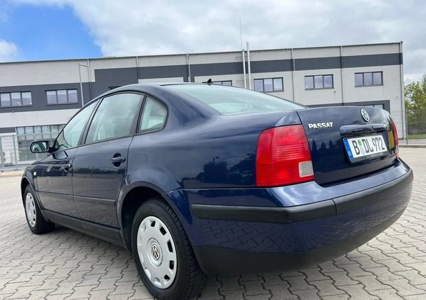 Volkswagen Passat cena 3500 przebieg: 188161, rok produkcji 2000 z Świdnica małe 301